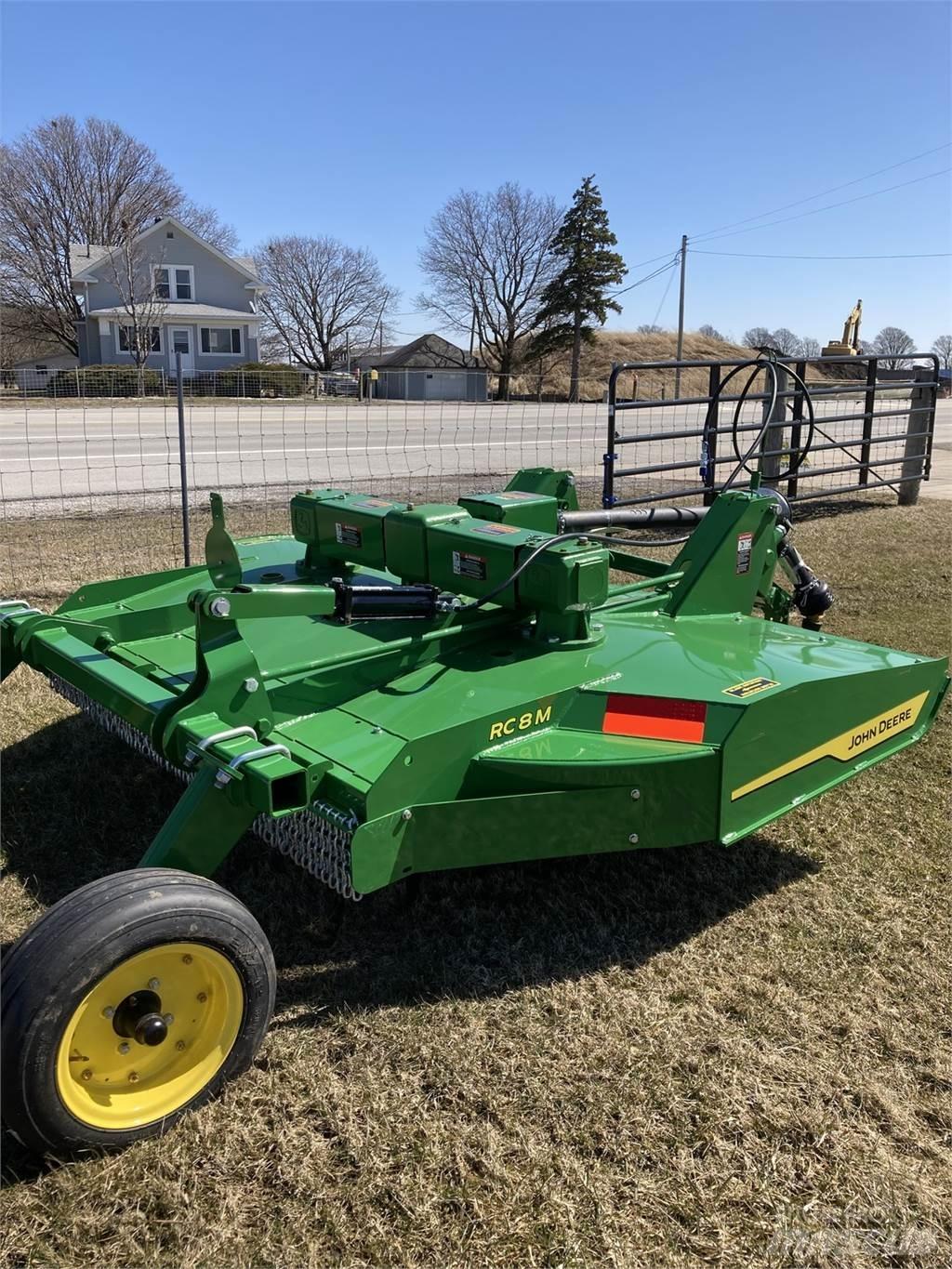 John Deere RC8M Dérouleuse, pailleuse