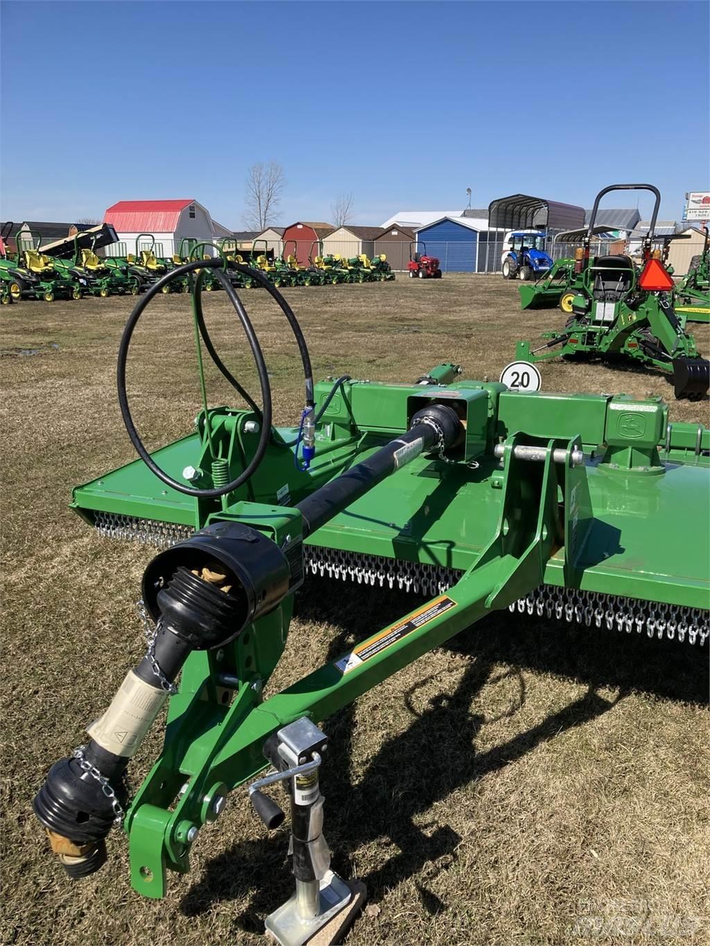 John Deere RC8M Dérouleuse, pailleuse
