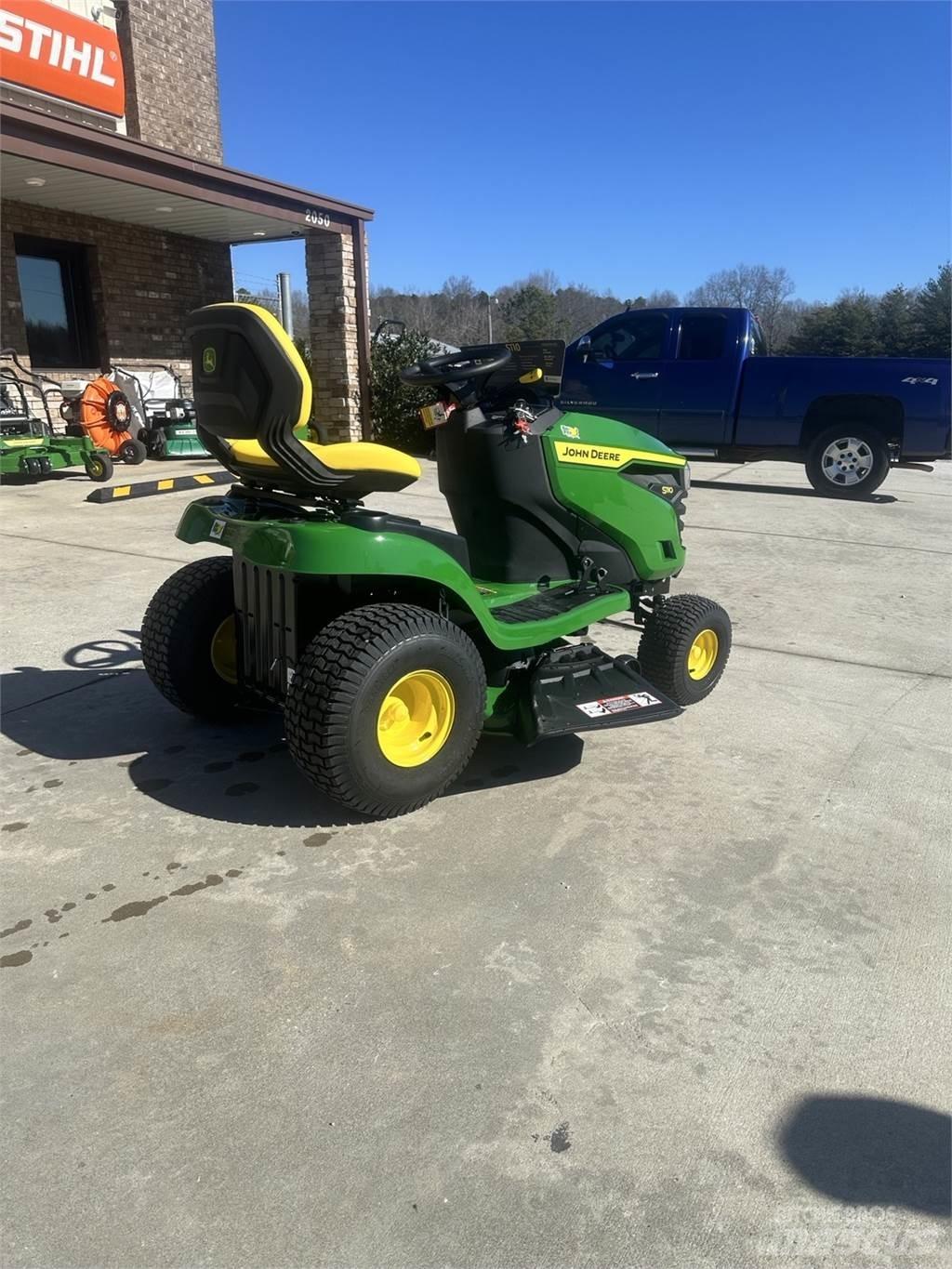 John Deere S110 Tondeuses montées