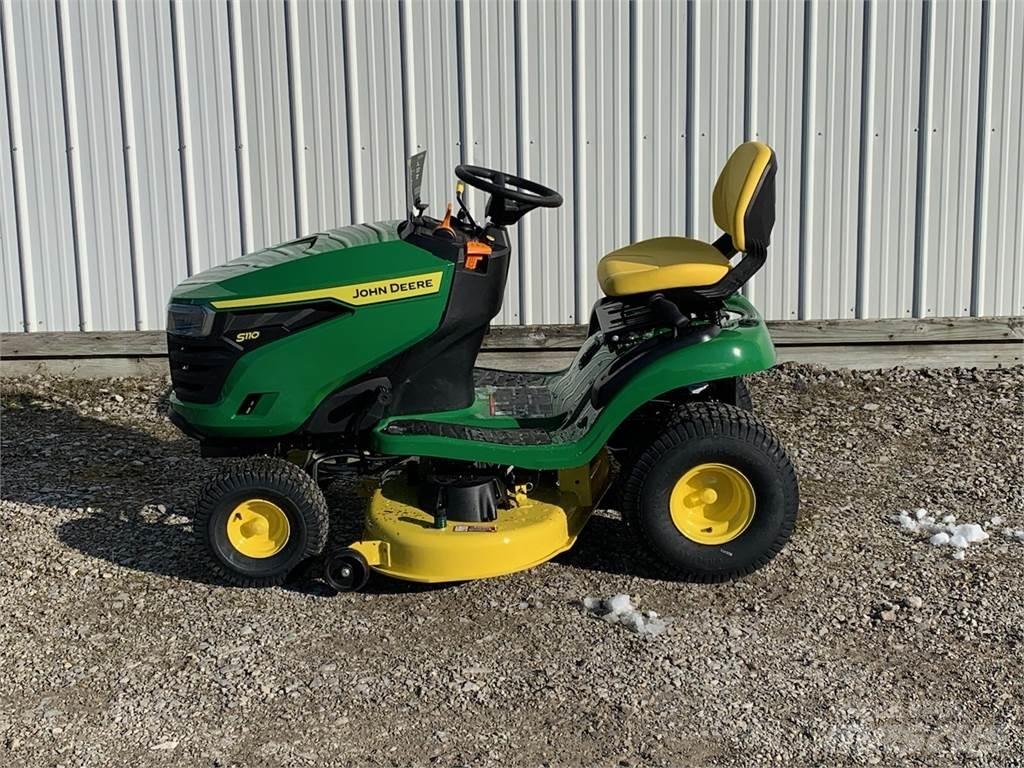 John Deere S110 Tondeuses montées