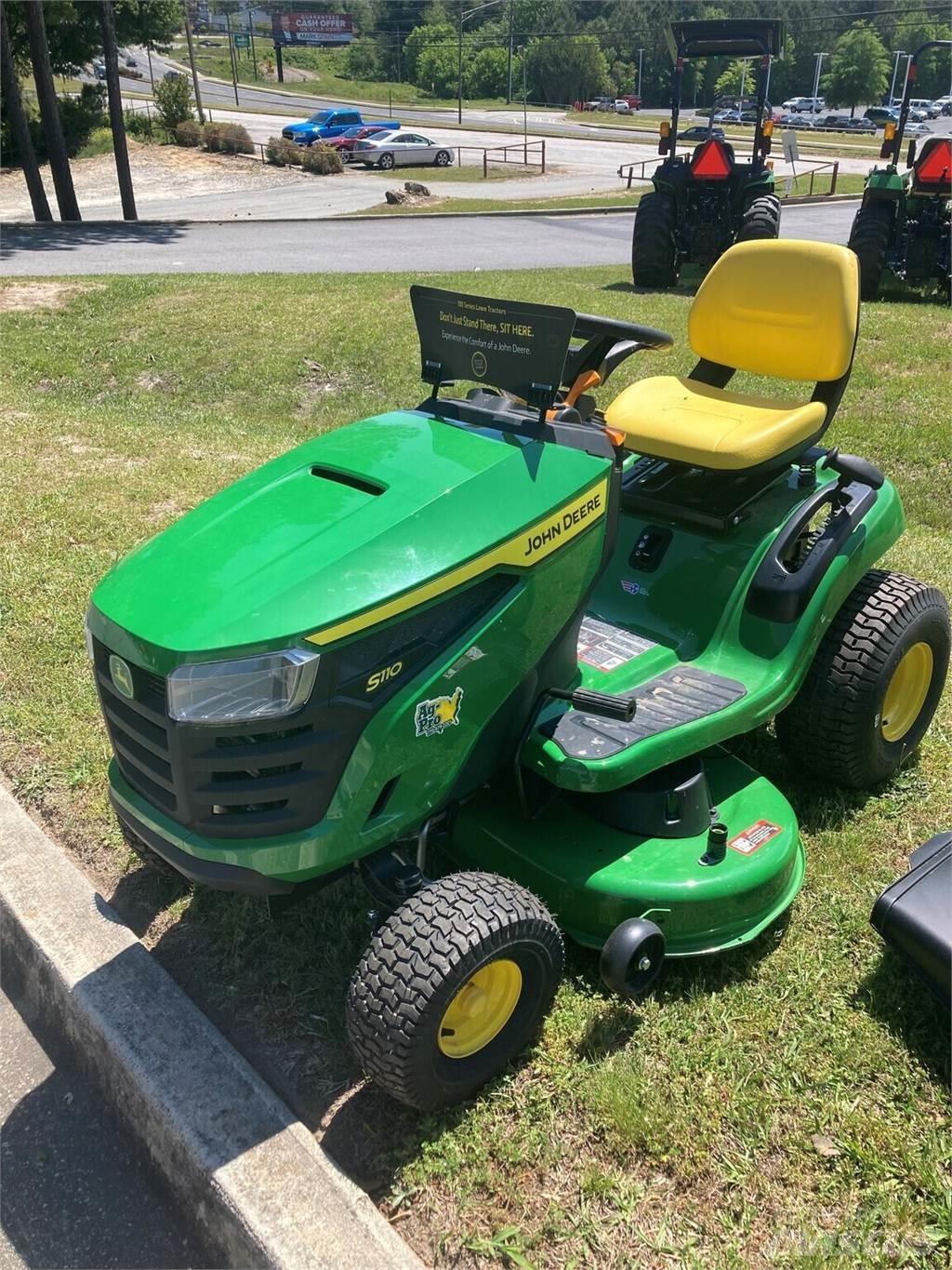 John Deere S110 Tondeuses montées