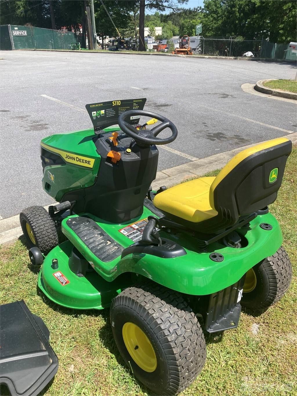 John Deere S110 Tondeuses montées