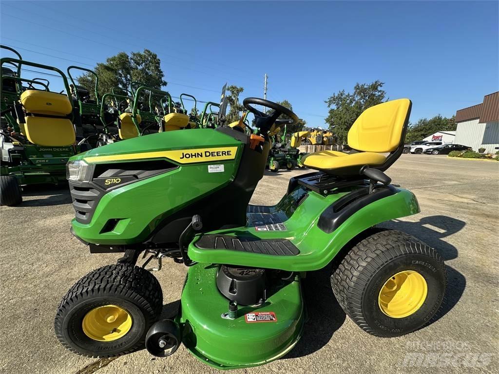 John Deere S110 Tondeuses montées