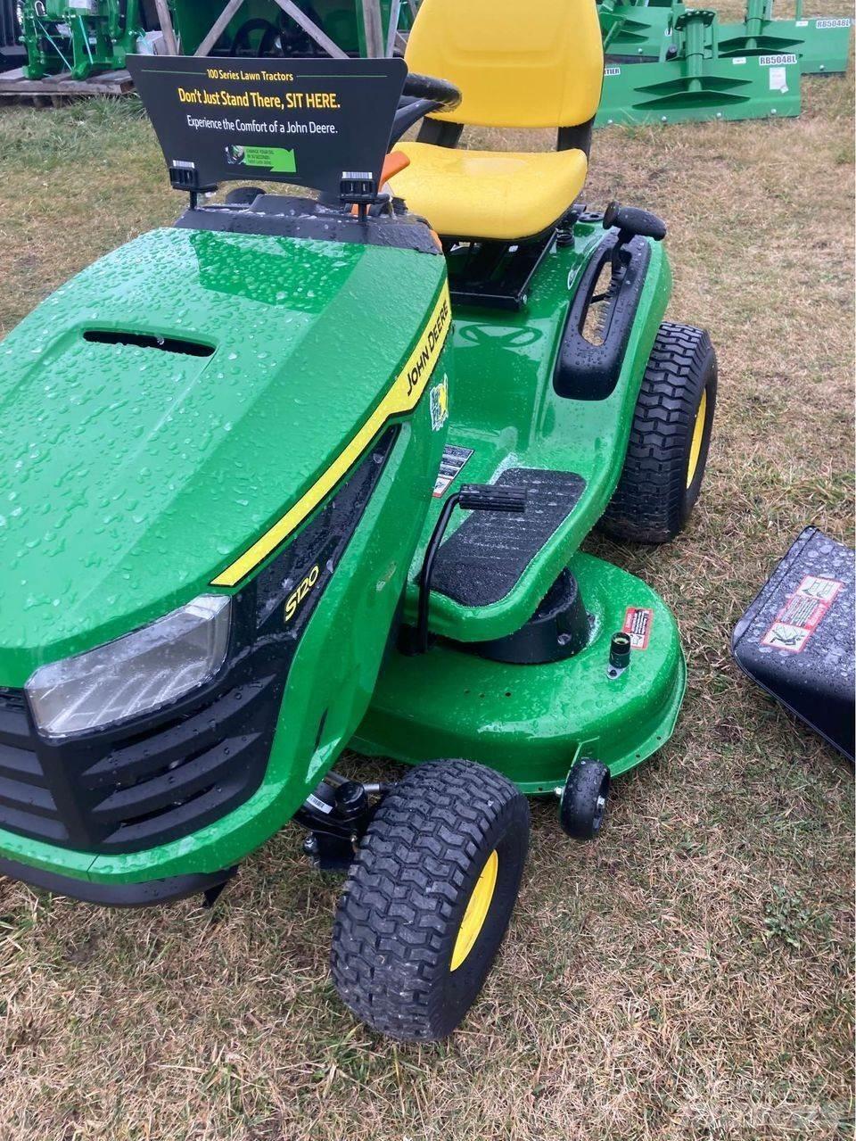 John Deere S120 Tondeuses montées