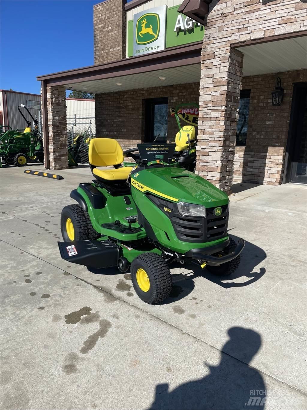 John Deere S130 Tondeuses montées