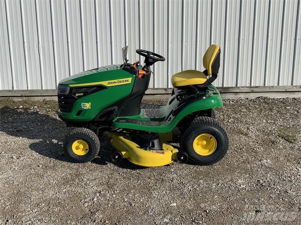 John Deere S140 Tondeuses montées