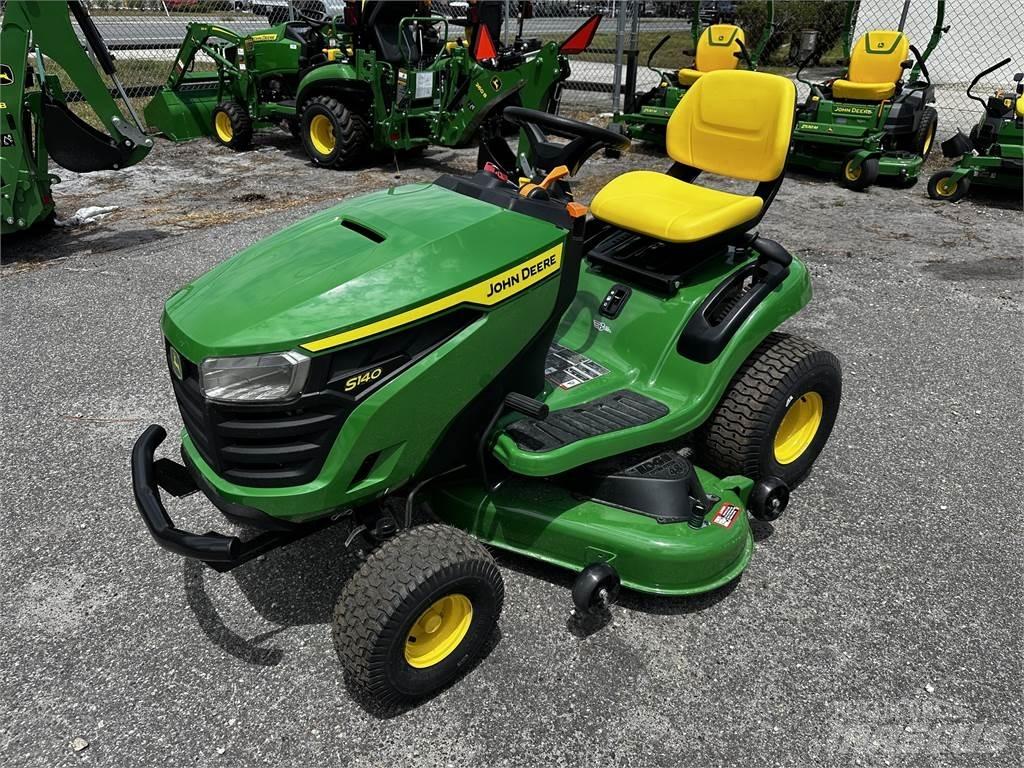 John Deere S140 Tondeuses montées