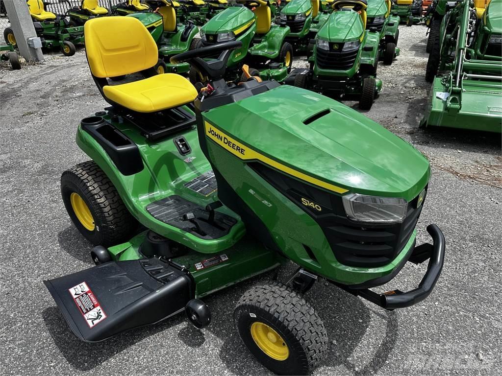 John Deere S140 Tondeuses montées