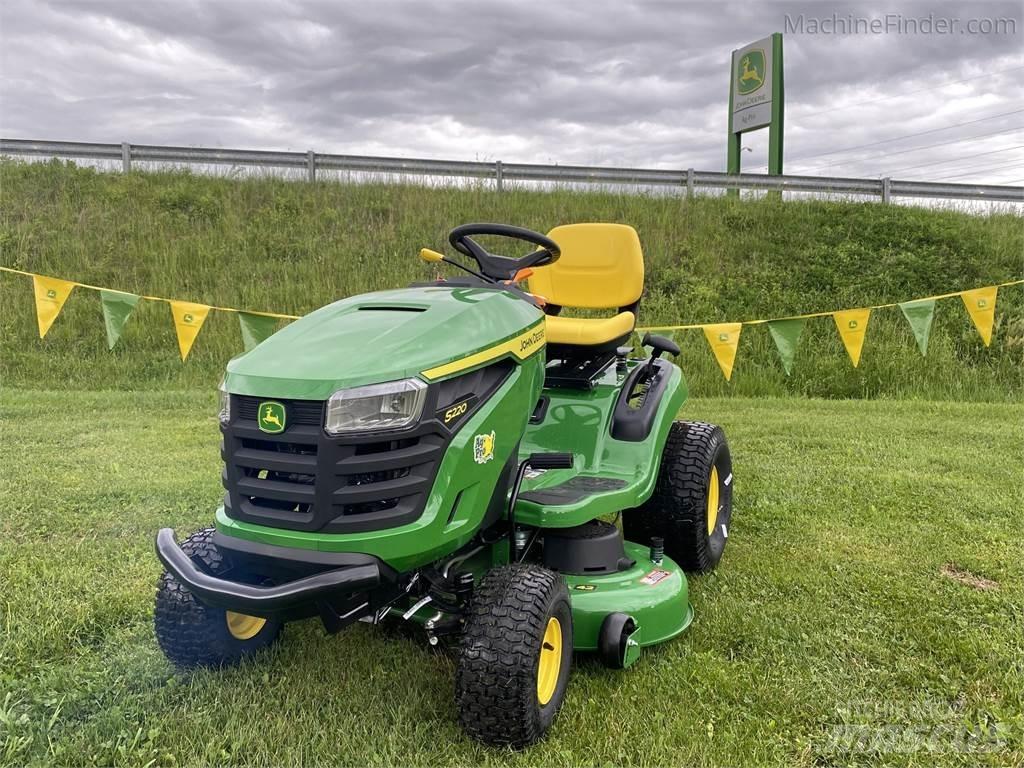 John Deere S220 Tondeuses montées