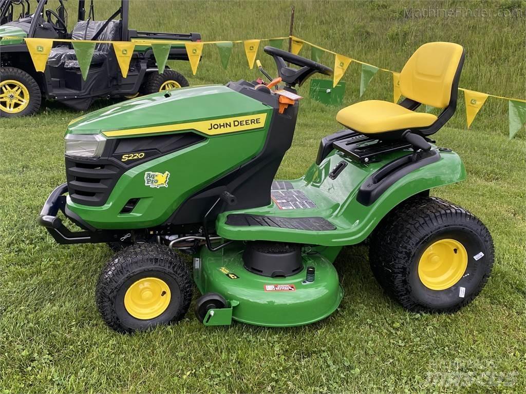 John Deere S220 Tondeuses montées