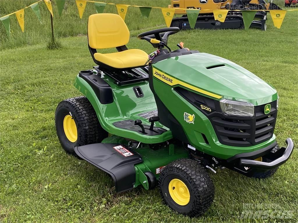 John Deere S220 Tondeuses montées