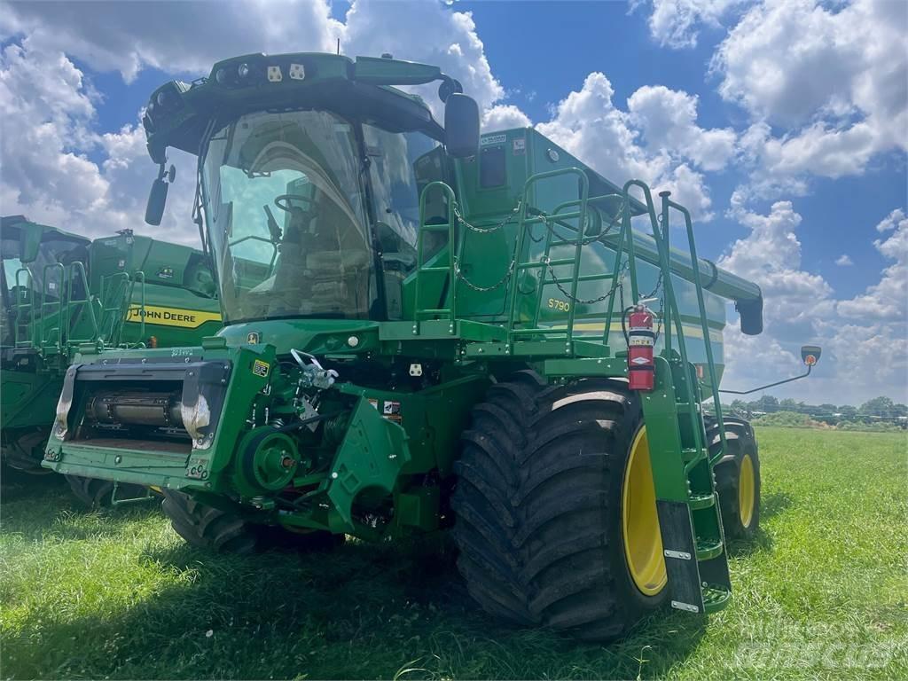 John Deere S790 Moissonneuse batteuse