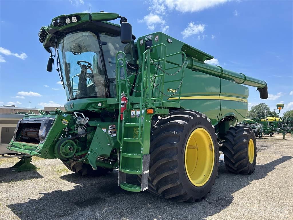 John Deere S790 Moissonneuse batteuse