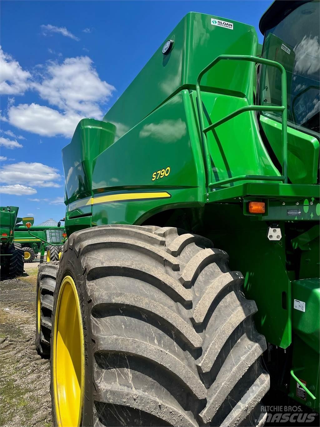 John Deere S790 Moissonneuse batteuse