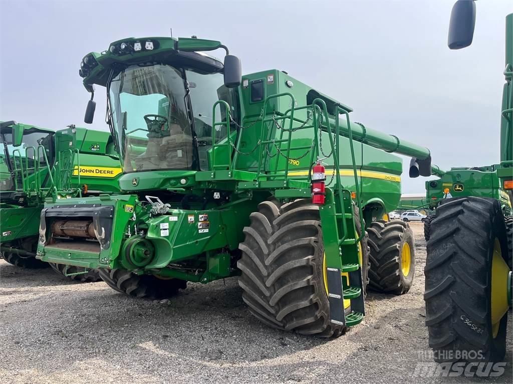 John Deere S790 Moissonneuse batteuse