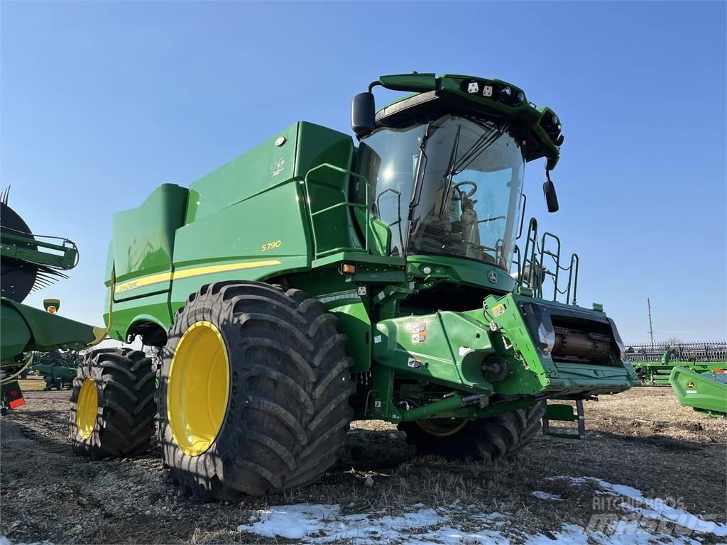 John Deere S790 Moissonneuse batteuse