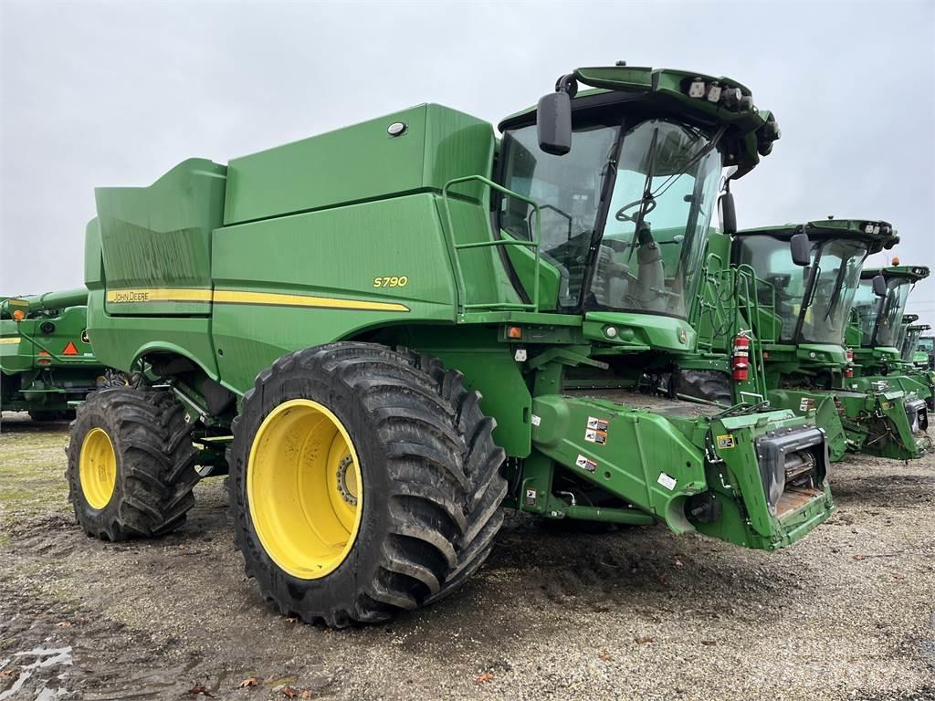 John Deere S790 Moissonneuse batteuse