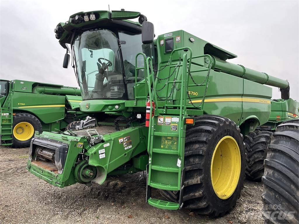 John Deere S790 Moissonneuse batteuse