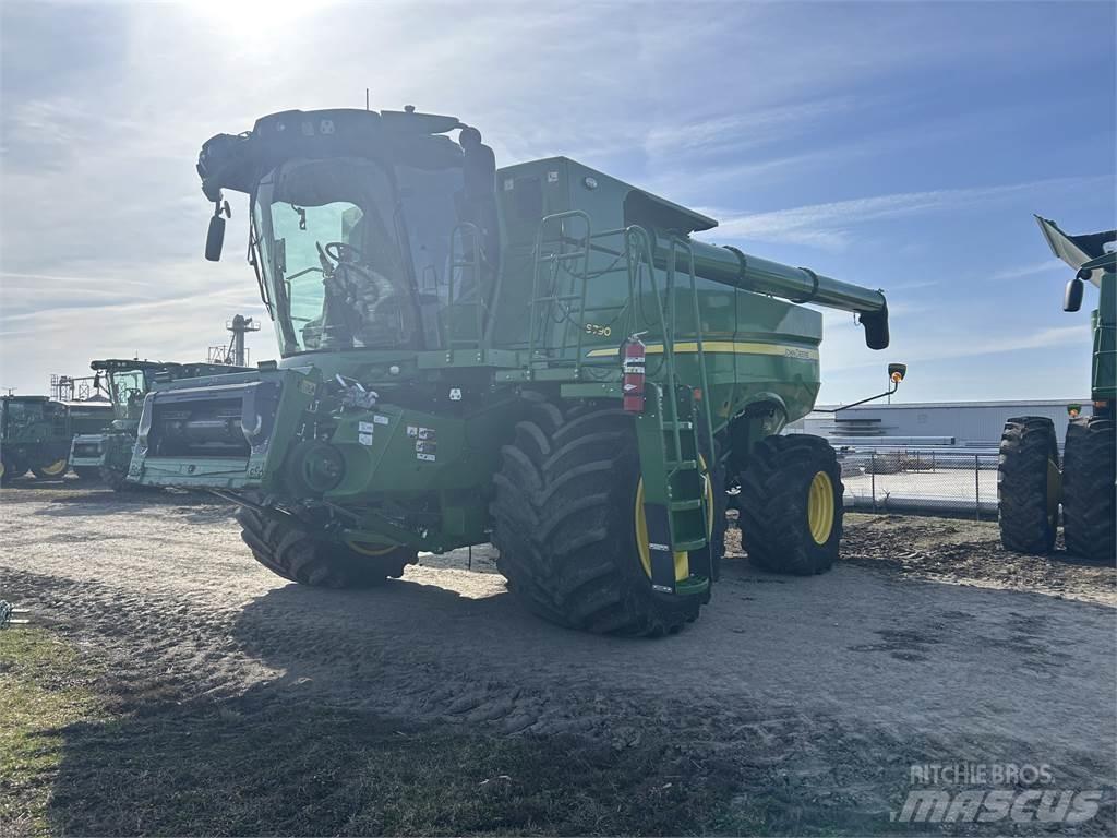 John Deere S790 Moissonneuse batteuse
