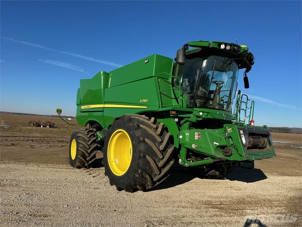 John Deere S790 Moissonneuse batteuse