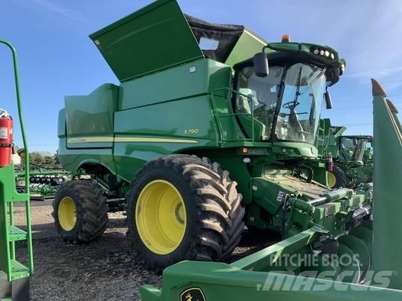 John Deere S790 Moissonneuse batteuse