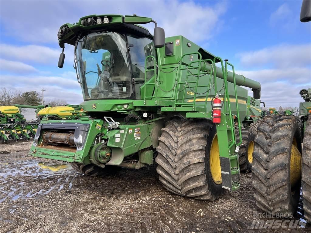 John Deere S790 Moissonneuse batteuse