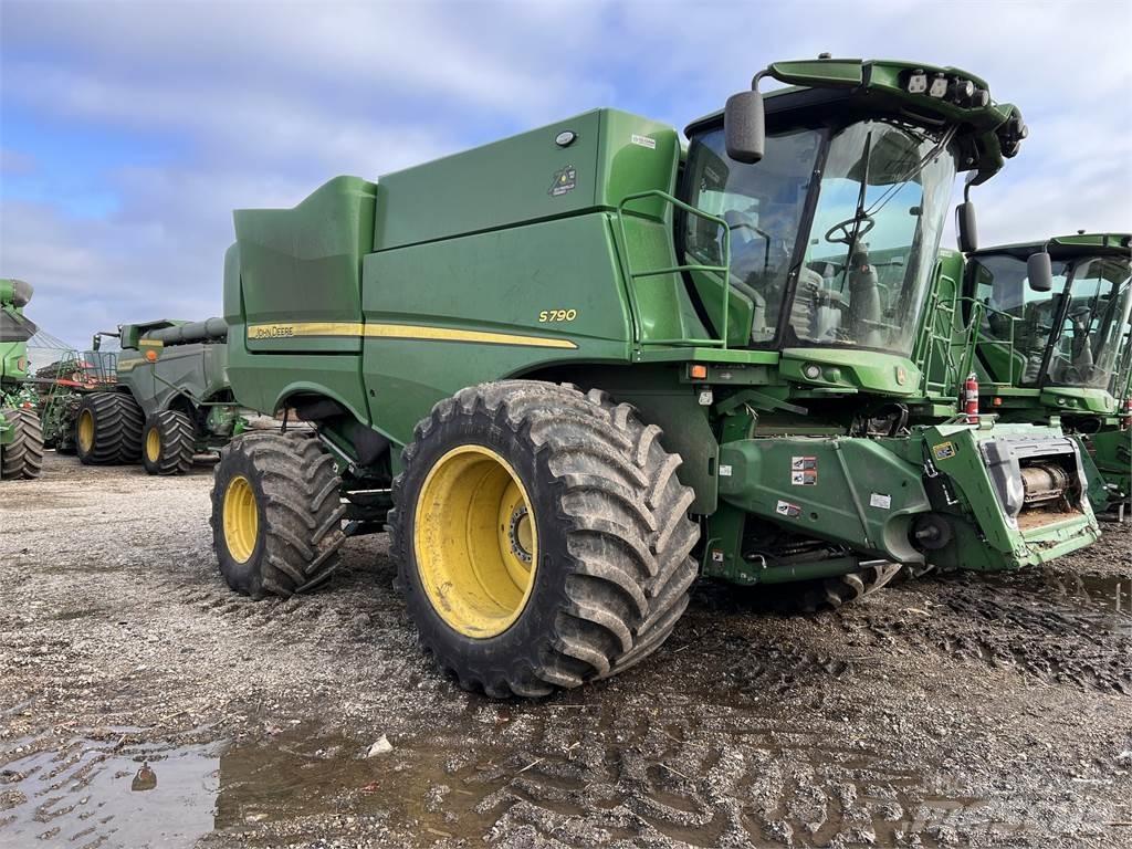 John Deere S790 Moissonneuse batteuse