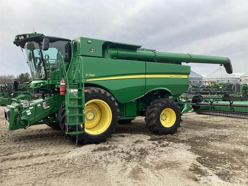 John Deere S790 Moissonneuse batteuse