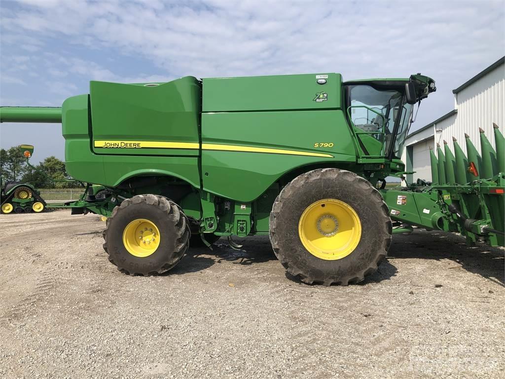 John Deere S790 Moissonneuse batteuse