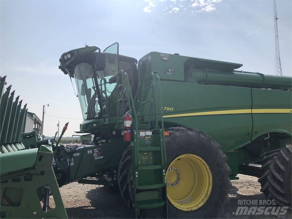 John Deere S790 Moissonneuse batteuse