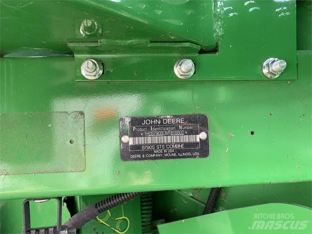 John Deere S790 Moissonneuse batteuse