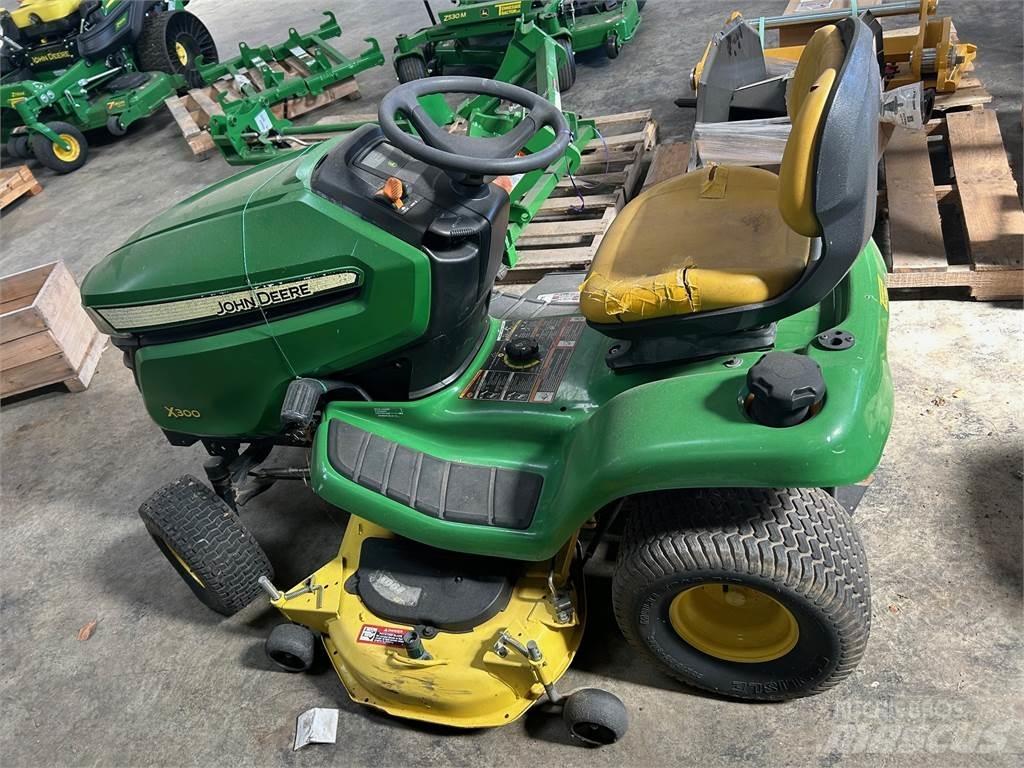John Deere X300 Tondeuses montées