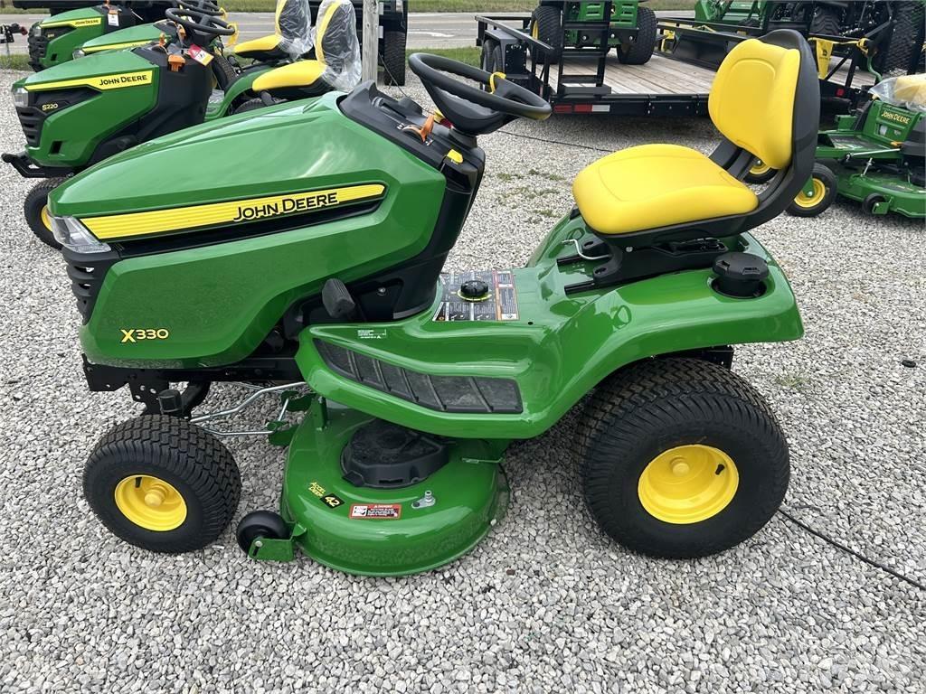 John Deere X330 Micro tracteur