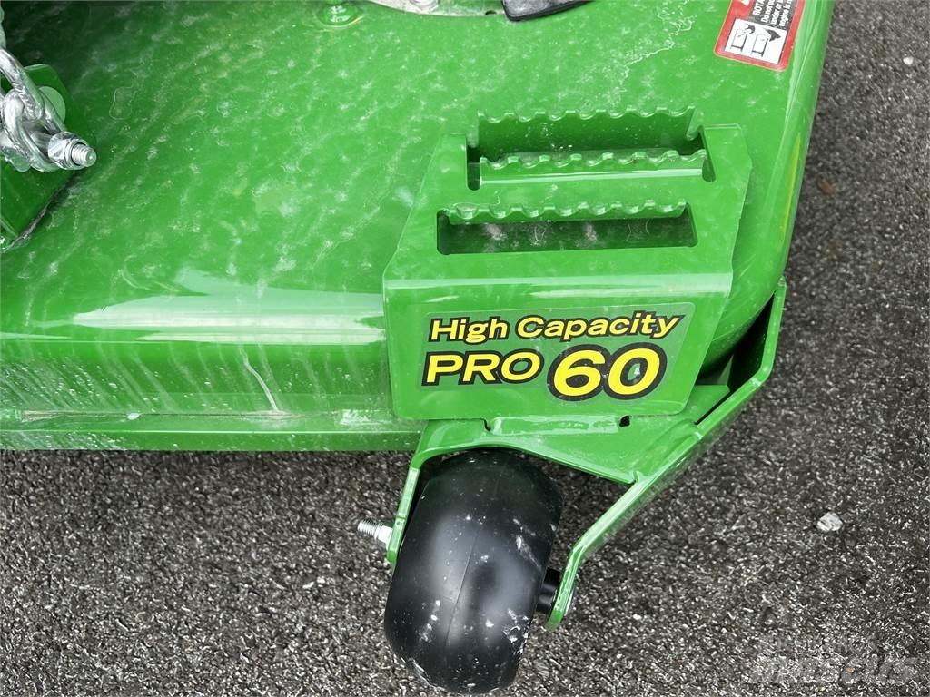 John Deere Z720E Tondeuses à rayon de braquage zéro