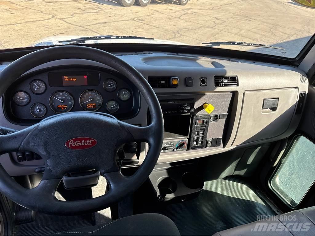 Peterbilt 337 Camion Fourgon
