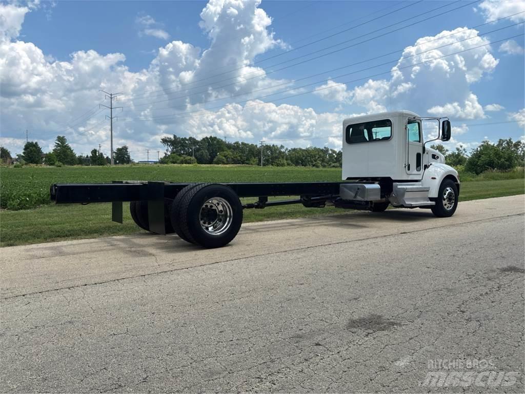 Peterbilt 337 Châssis cabine