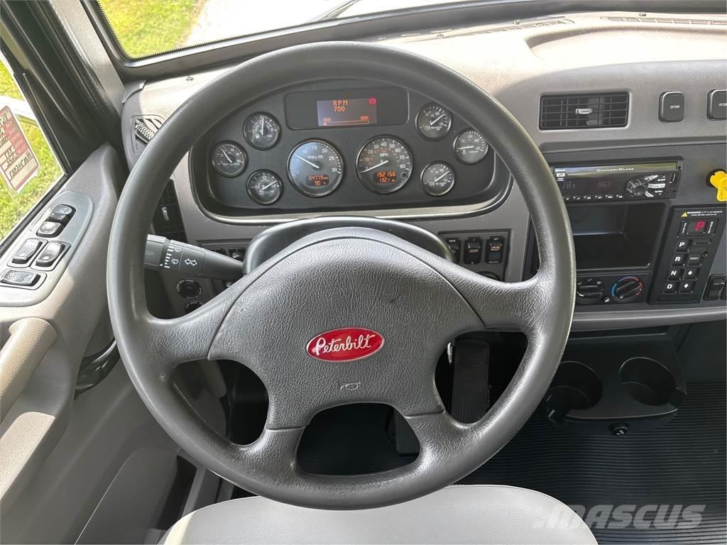 Peterbilt 337 Châssis cabine