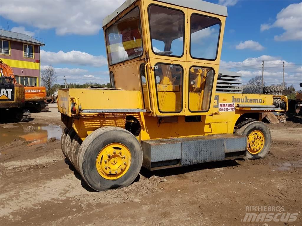 Bomag SGW-17 Rouleaux à pneumatiques