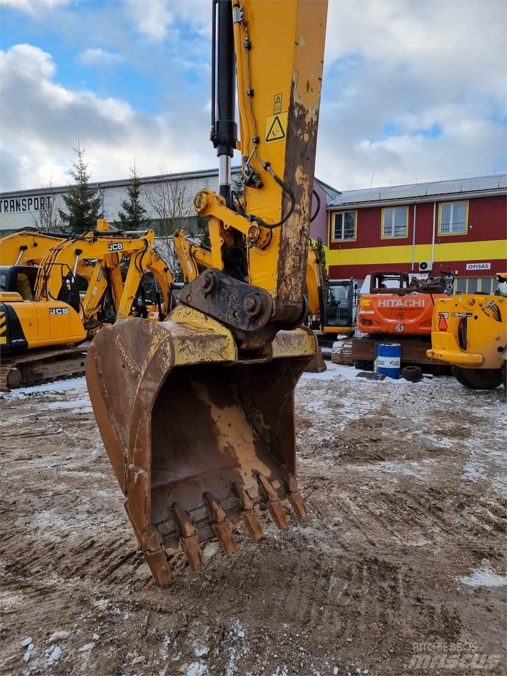 JCB JS220LC Plus Pelle sur chenilles