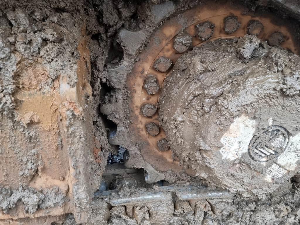 JCB JS220LC (PLUS) Pelle sur chenilles