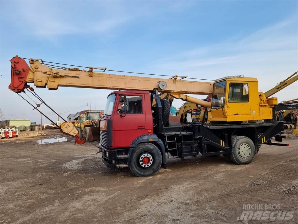 MAZ 533731 Grues tout terrain