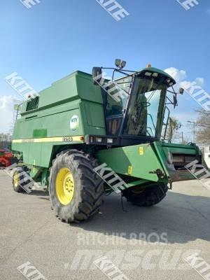 John Deere 2256 2WD Moissonneuse batteuse
