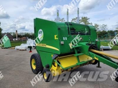 John Deere 568 Presse à balle ronde