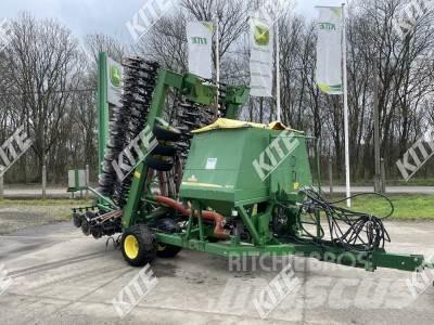 John Deere 740A/9M Semoir