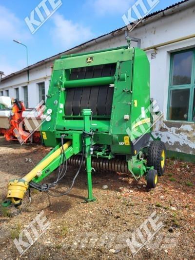 John Deere 852 Presse à balle ronde
