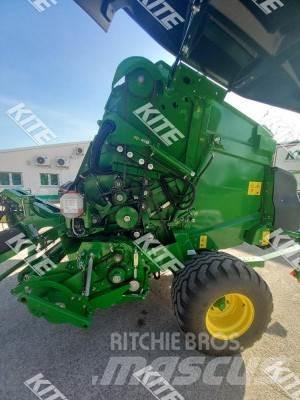 John Deere V451M Presse à balle ronde