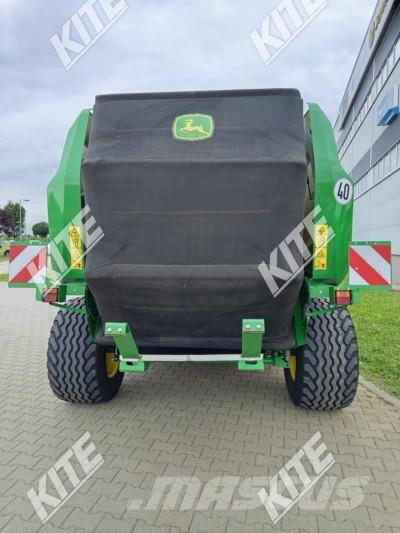 John Deere V451R Presse à balle ronde