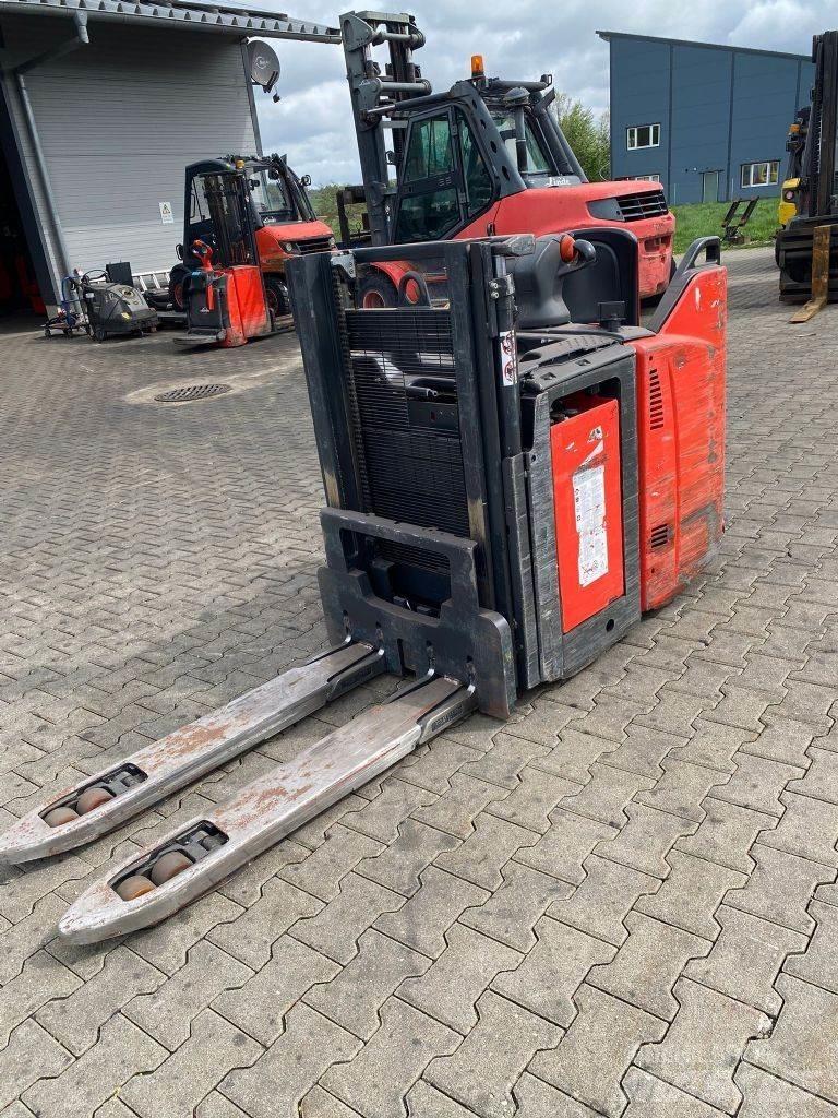 Linde D 12 SP Gerbeur accompagnant