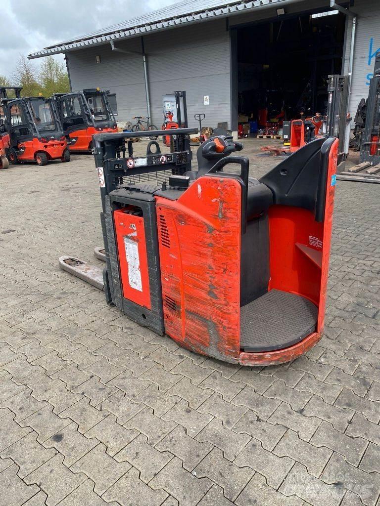 Linde D 12 SP Gerbeur accompagnant