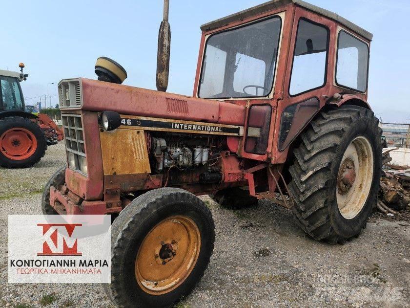 International 1046 Tracteur